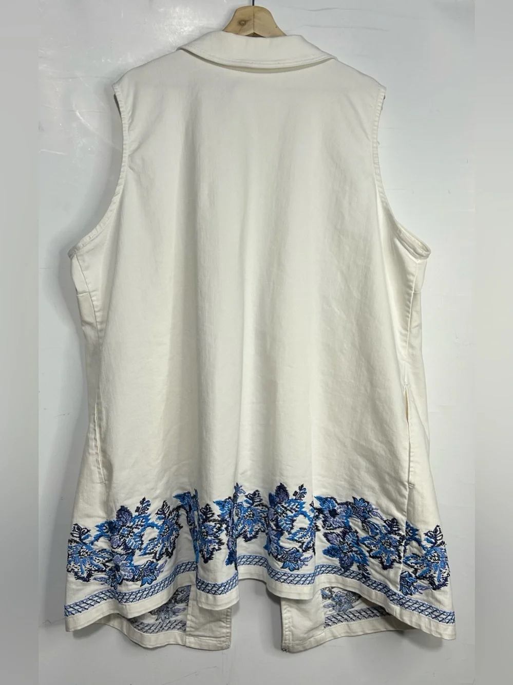 26W Blue Embroidered White‎ Open Front Denim Sleeveless Duster